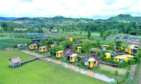 Container Resort | An industrial-style town emerges in the mountains, a beautiful ecological resort