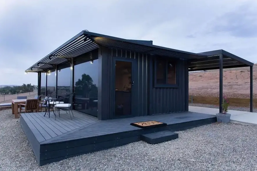 What is the difference between light steel villas and mobile houses?