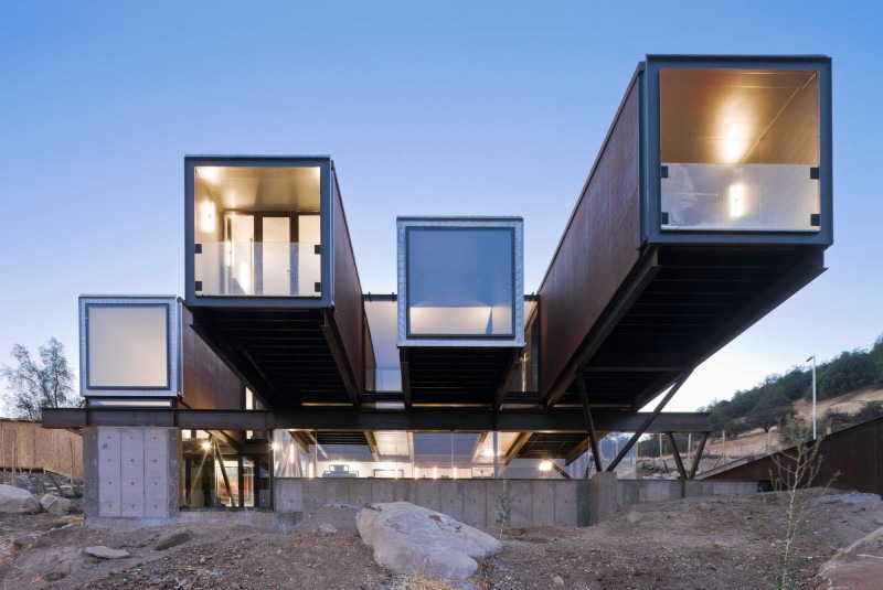 What are the advantages of customizing container houses?