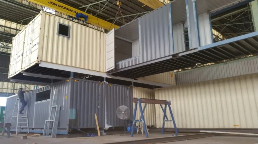 What are the advantages of container prefabricated houses?