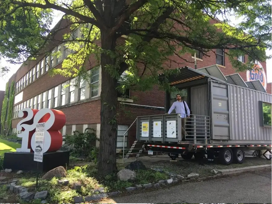 Folding container house VS prefabricated house, which one do construction site workers prefer to live in?