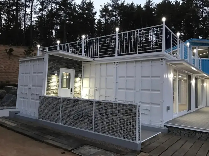 What are the materials for container houses?