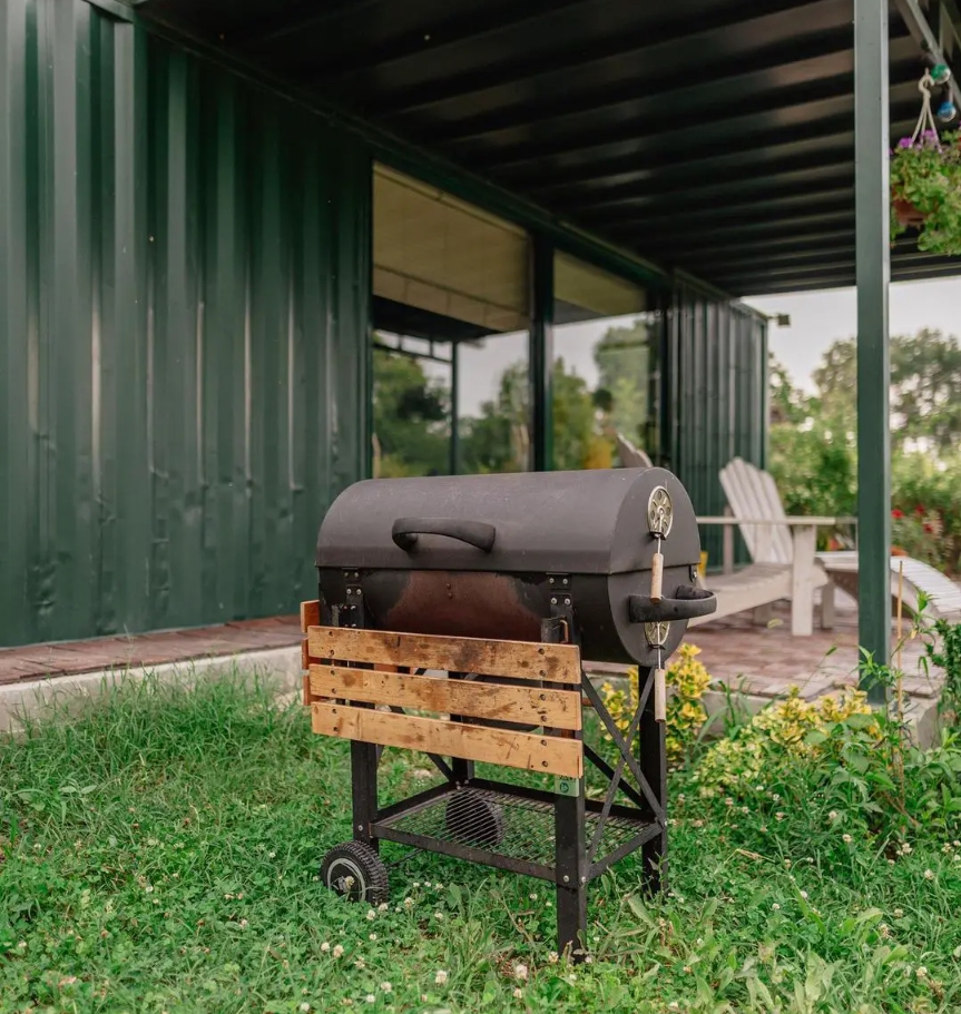 Is it better to rent a container or a color steel house for workers' housing?