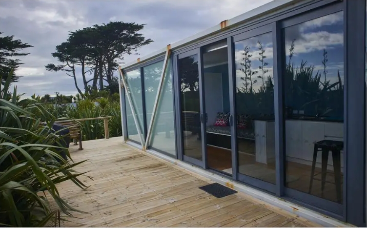 Why more and more people choose to use sentry booths as mobile homes