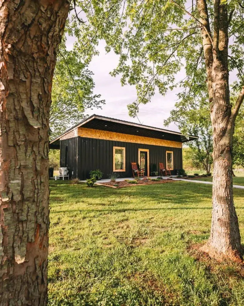 A rural container homestay experience that combines nature and innovation