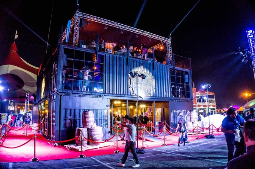 How can container bar design attract stable customers in the fastest time?