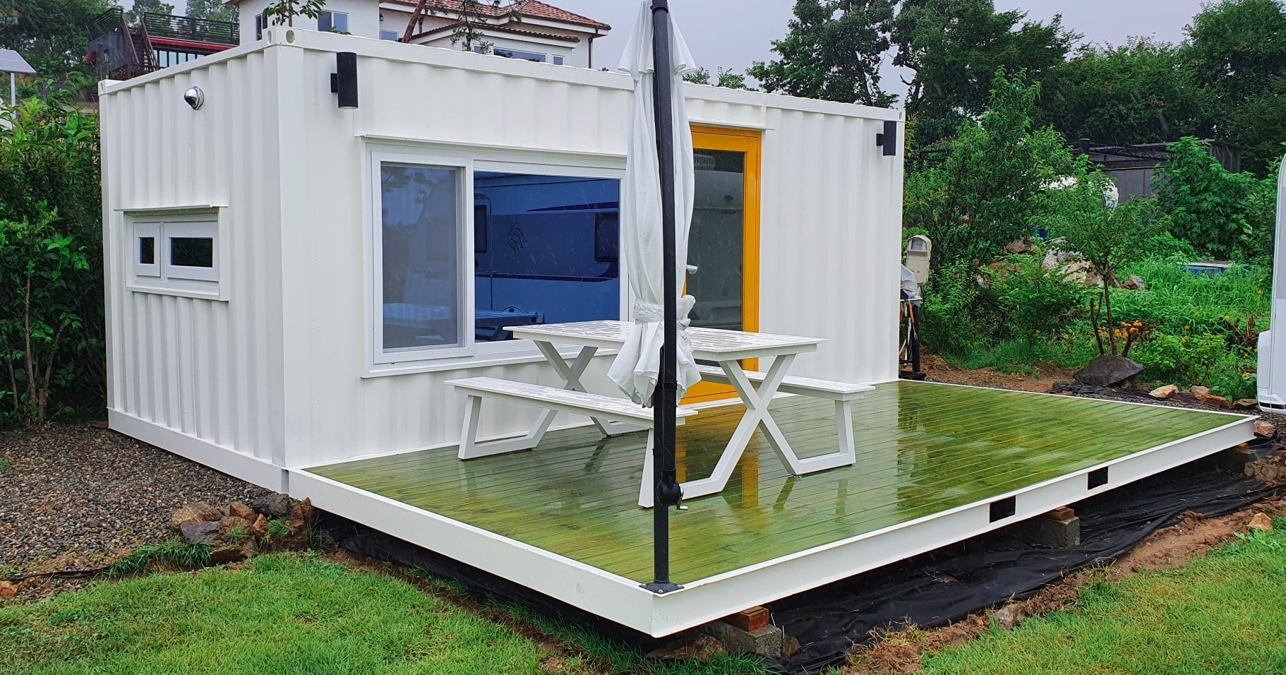 upscale containers, modular products, architectural design, premium materials, flexible design, low cost