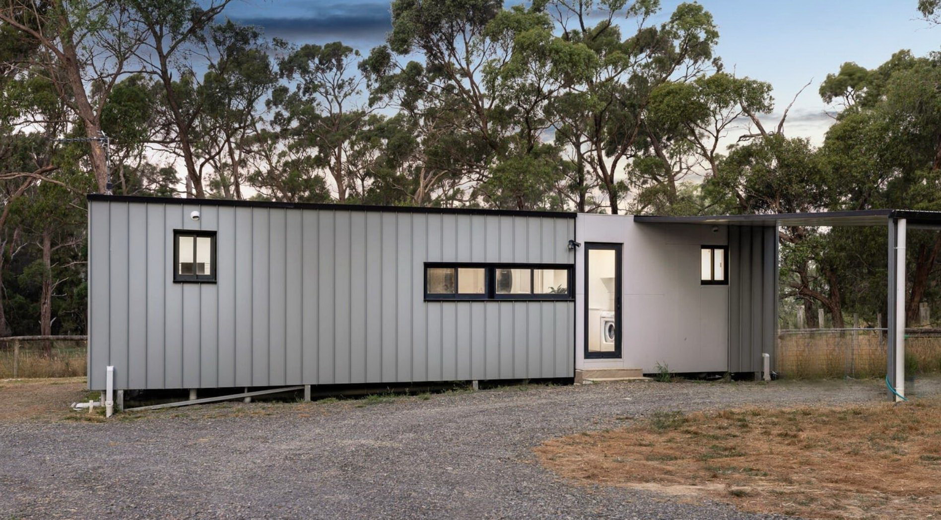 Contrasting the Winning Strategies of Traditional Portable Houses and Container Homes!