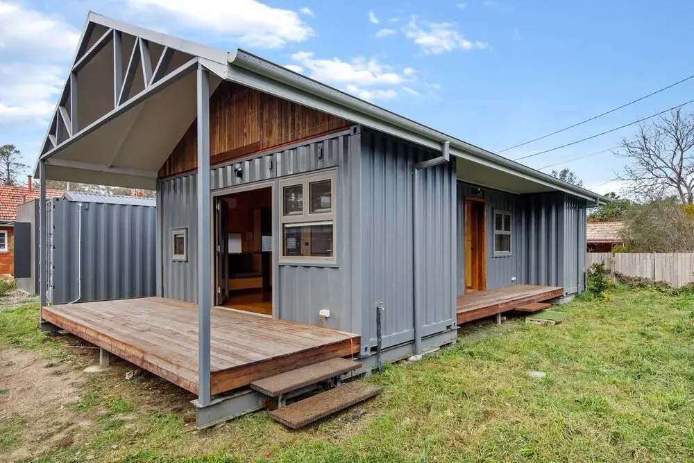 Villa container renovation,Container villa cost,Modular container buildings,Green environmentally friendly housing,Container building advantages,Corrosion and fire resistance,Insulation renovation,Anti-rust treatment,Container building lifespan,Flexible housing options