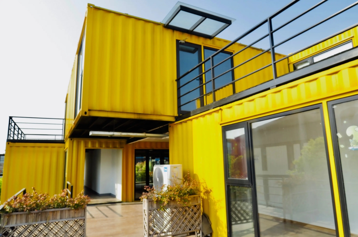 container office, environmental advantages, resource reuse, reduced carbon emissions, energy-efficient design, eco-friendly materials, green building certification, future development trends, technological innovation, modular development, design diversification, policy support, market demand